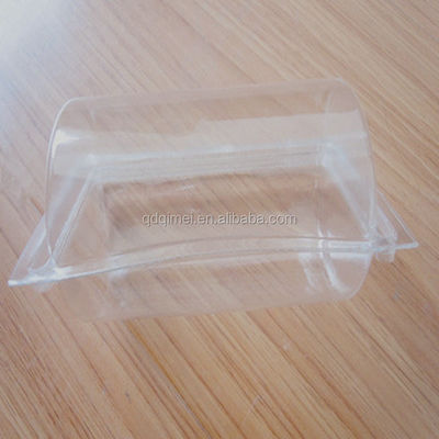 Bequem gestaltete Plastikmessbecher für eine genaue Medikamentendosierung