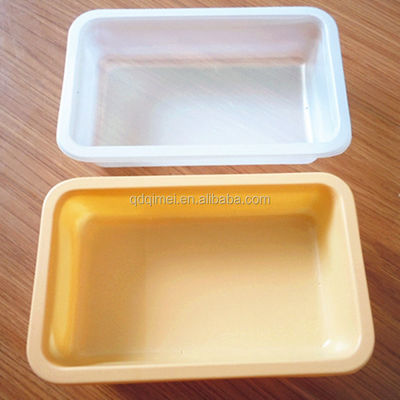 Bequem gestaltete Plastikmessbecher für eine genaue Medikamentendosierung